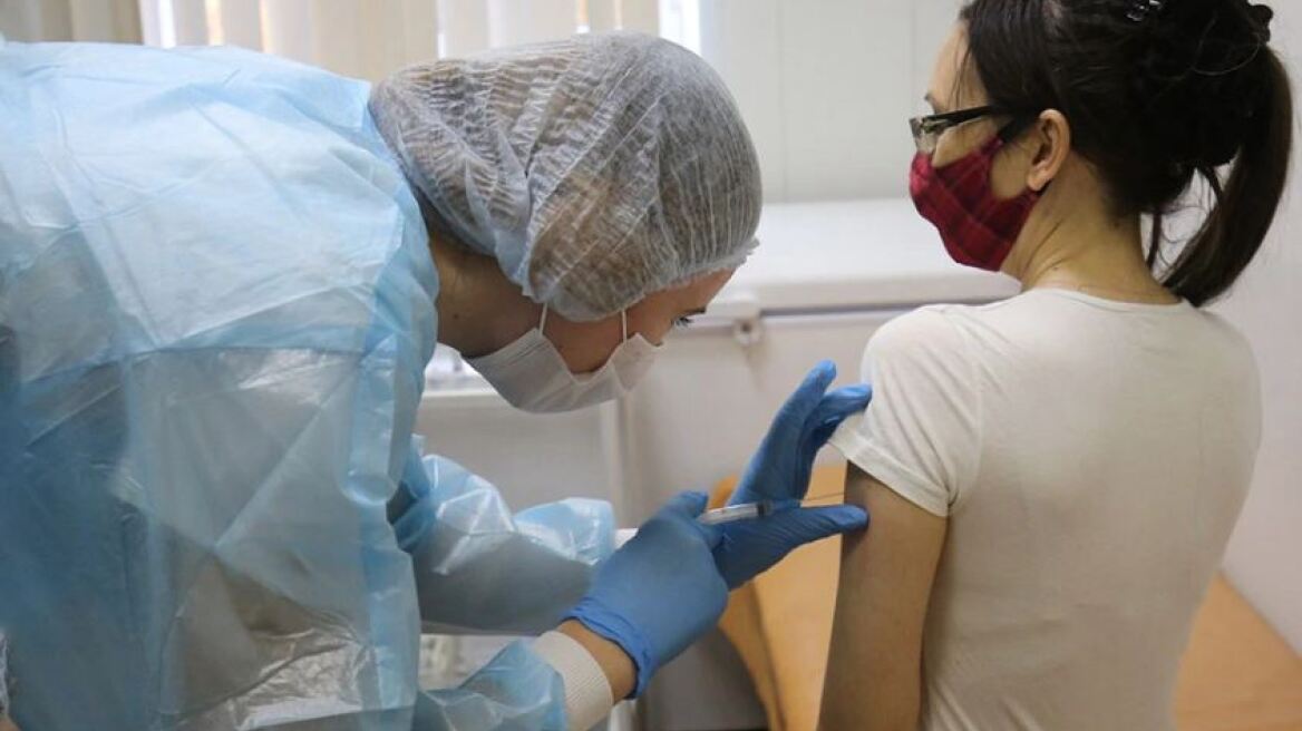 Κορωνοϊός: Περίπου 326.000 πολίτες δεν έκαναν την ενισχυτική δόση - Οι εννέα περιοχές της χώρας που «σέρνονται» οι εμβολιασμοί
