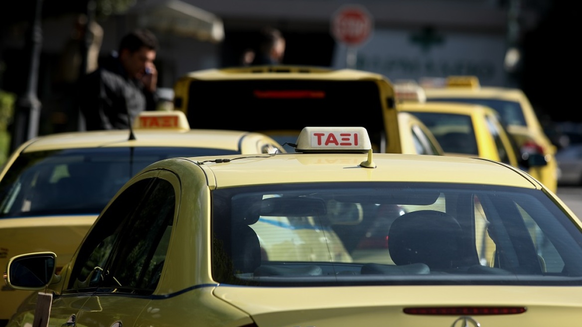 Κορωνοϊός: Οι 9 στους 10 οδηγούς ταξί δηλώνουν εμβολιασμένοι