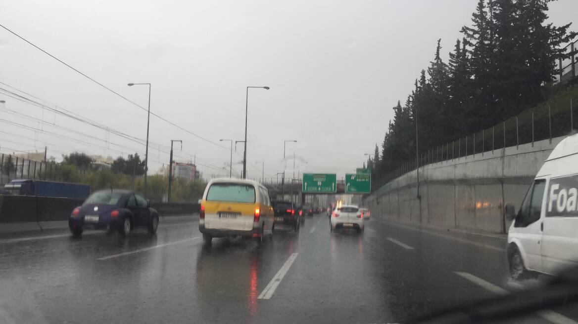 Κίνηση στους δρόμους: Χαοτικό μποτιλιάρισμα τώρα στον Κηφισό - Δείτε live εικόνα