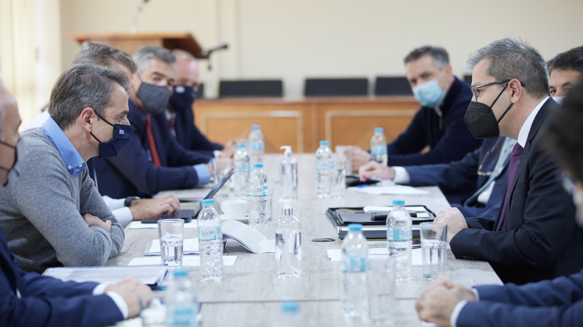 Μητσοτάκης: Aκούστε τις ιστορίες όσων βρέθηκαν στην εντατική ανεμβολίαστοι και είδαν τον χάρο κατάματα