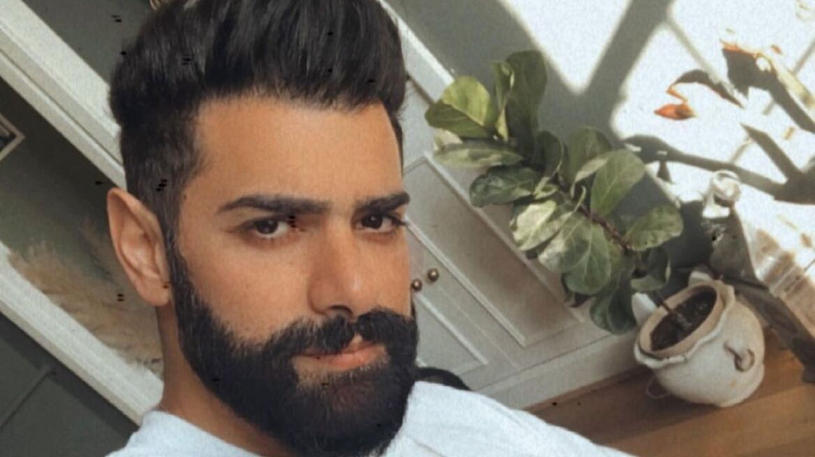 Ο Σαρμπέλ δηλώνει ερωτευμένος