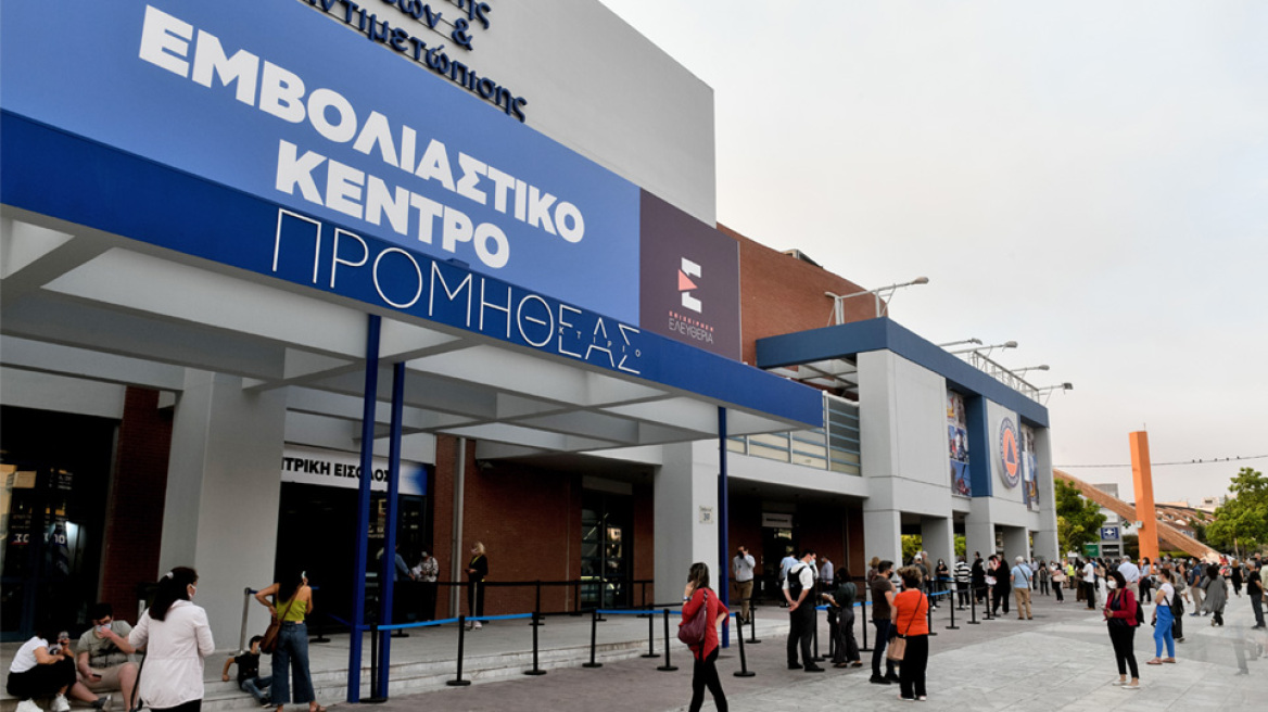 Bασιλακόπουλος: Στο 90-95% μειώνεται η πιθανότητα θανάτου με την 3η δόση
