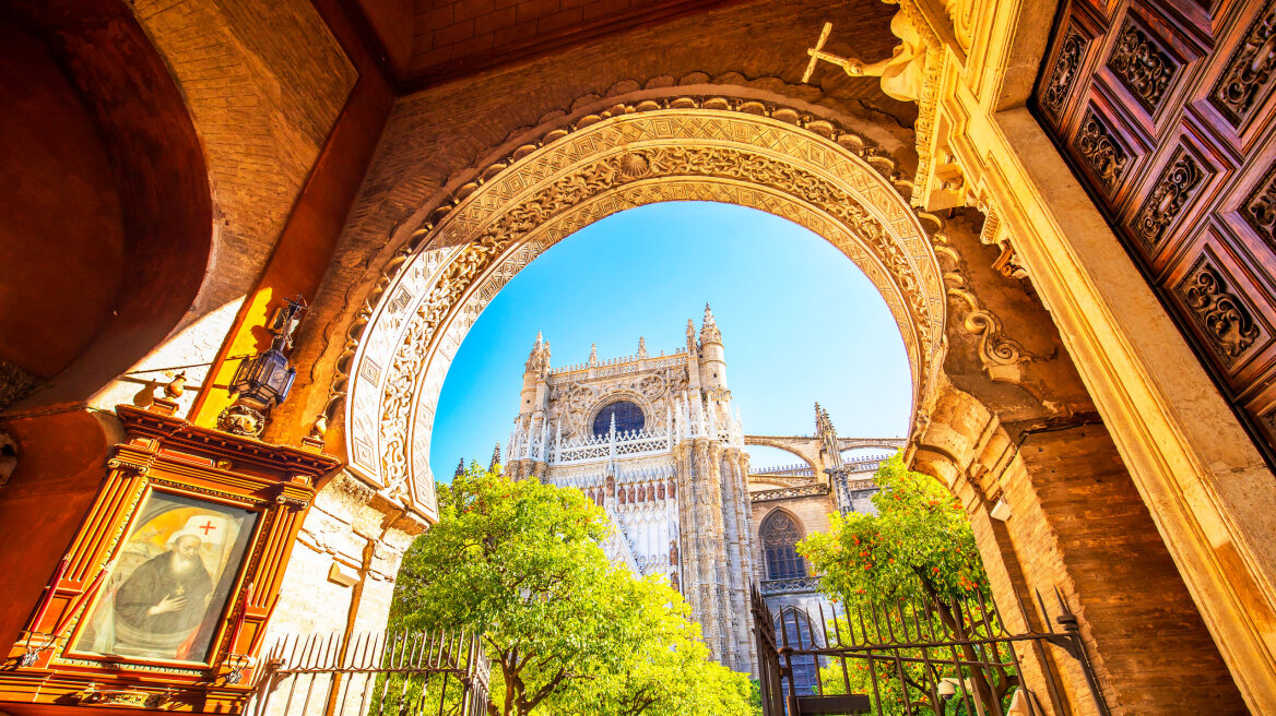 Ισπανία: Αύξηση των ξένων τουριστών στο 80% των επιπέδων προ πανδημίας περιμένει η χώρα