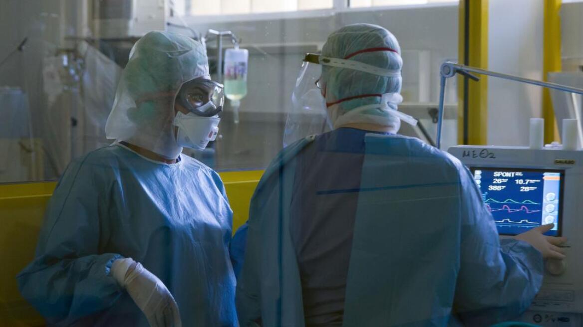 Εφιαλτικές εφημερίες στα νοσοκομεία της Θεσσαλονίκης - «Ανεμβολίαστοι κλαίνε μετανιωμένοι», λένε επιταγμένοι γιατροί