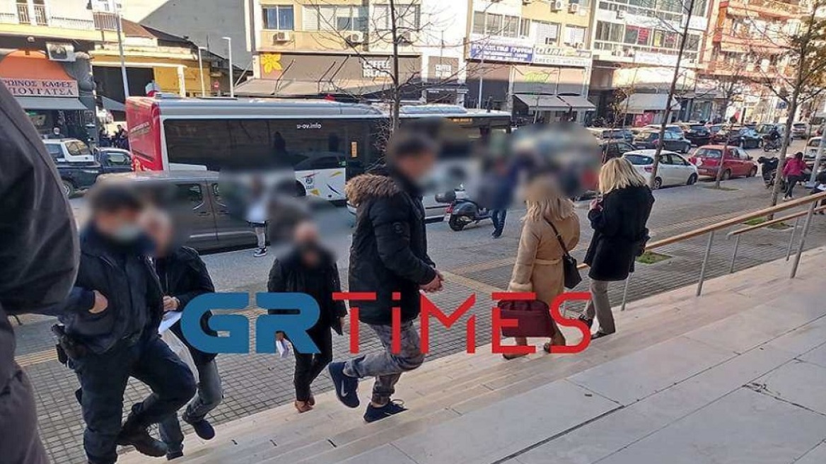 Θεσσαλονίκη: Στο αυτόφωρο ο αρνητής πατέρας μαθητή που μήνυσε τους εκπαιδευτικούς