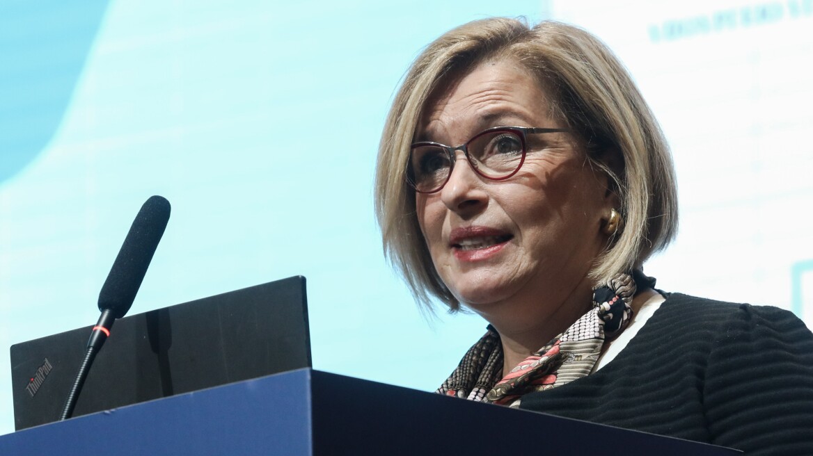 Γκάγκα: Nα γίνει προϋπόθεση ο εμβολιασμός για τις γυναίκες που θέλουν να προχωρήσουν σε εξωσωματική