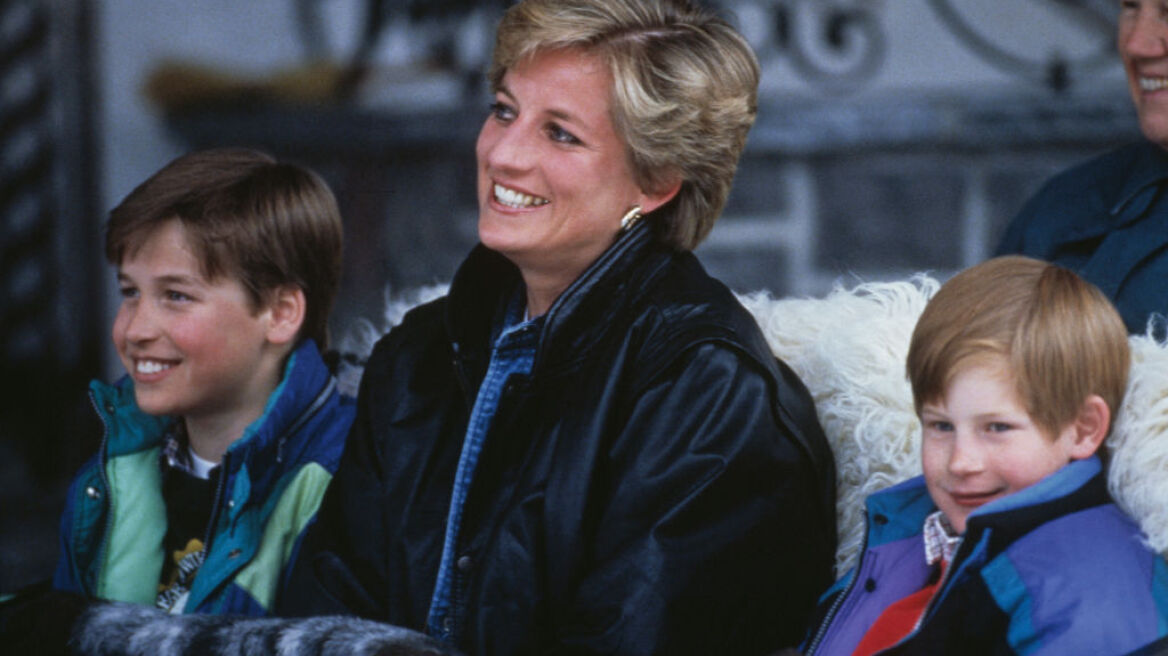 «Αυτή ήταν μία από τις ελάχιστες στιγμές που θυμίζαμε φυσιολογική οικογένεια»: Ο πρίγκιπας William μιλά για τη μητέρα του