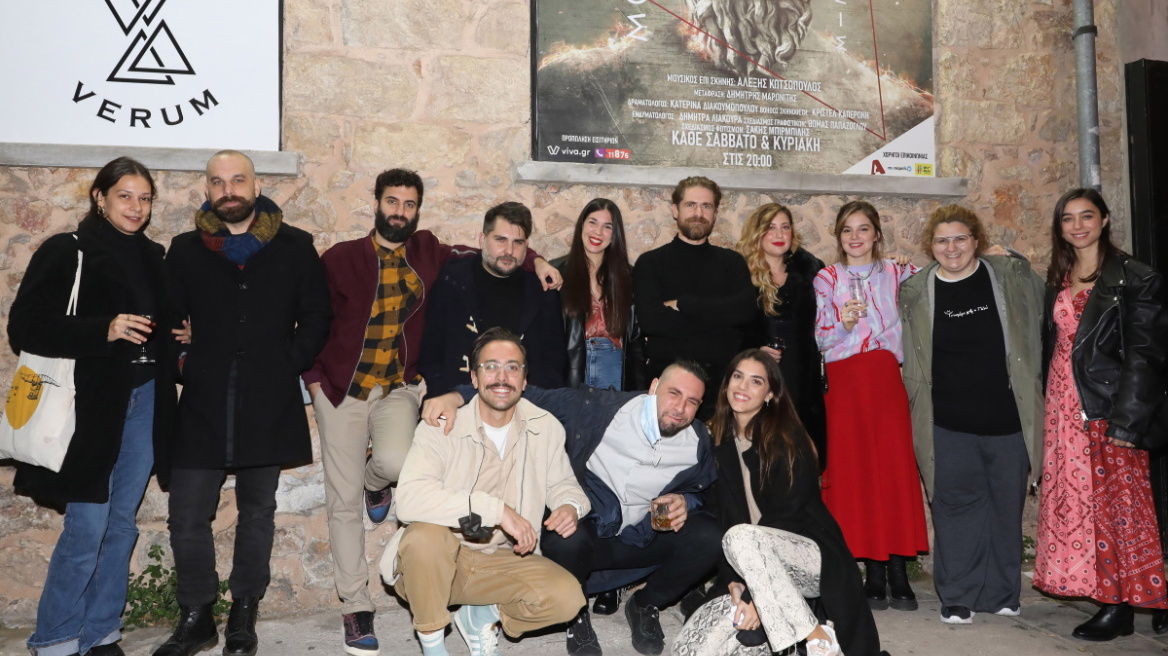 Τζωρτζίνα Λιώση, Κρίστελ Καπερώνη, Αντίνοος Αλμπάνης, Γιούλη Ηλιοπούλου: Ποζάρουν αγκαλιασμένοι