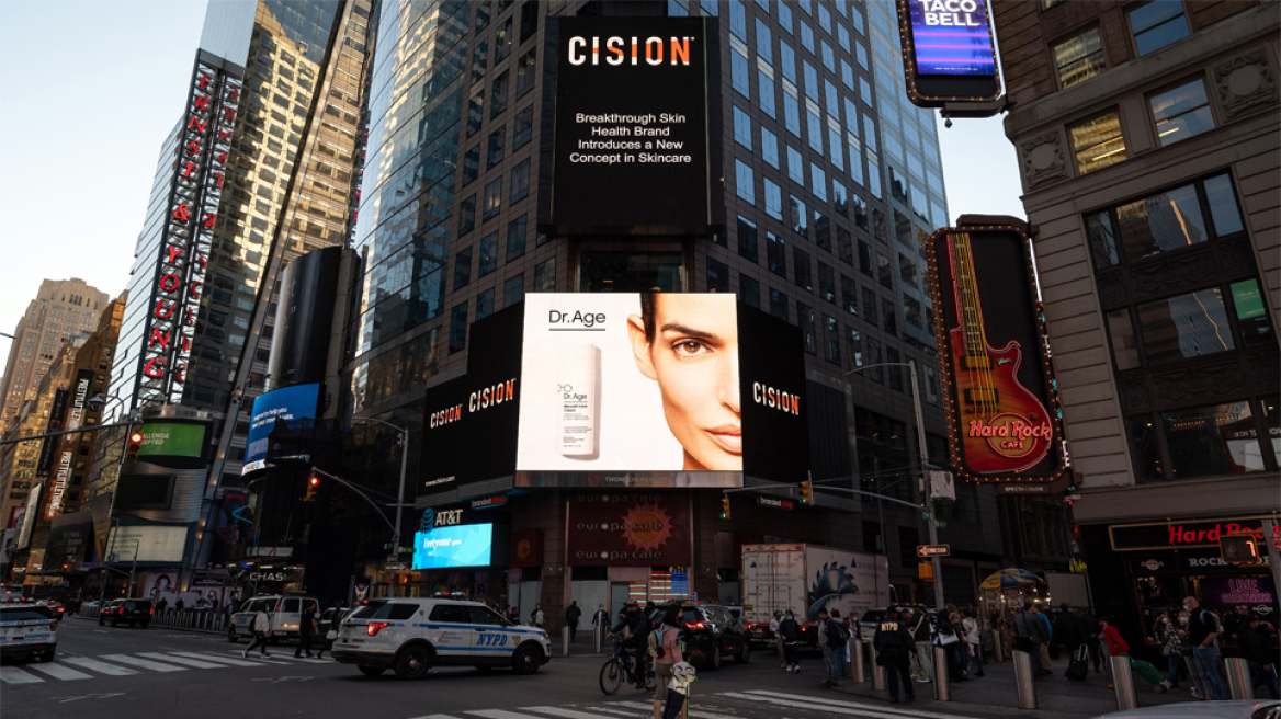 Τόνια Σωτηροπούλου: πρόσωπο - πρότυπο στην Times Square