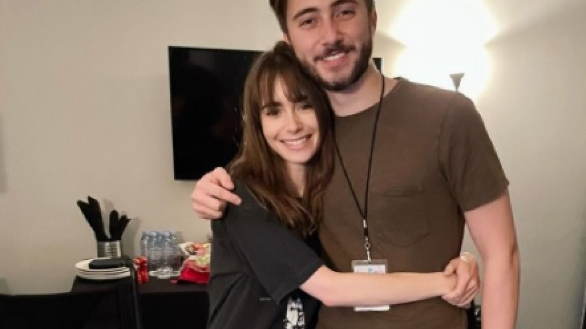 Λίλυ Κόλλινς: Φωτογραφίζεται αγκαλιά με τον αδερφό της, νεαρό μουσικό (εικόνες)