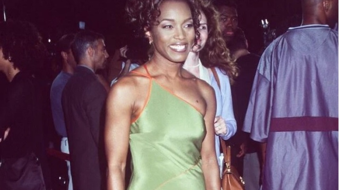 Throwback στη μόδα: Το slip dress που μπορεί να φορεθεί παντού