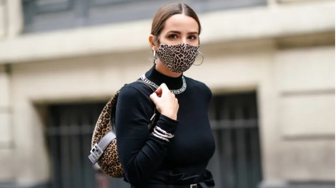 Μπορώ να φορέσω sheet mask κάτω από την προστατευτική μου μάσκα;