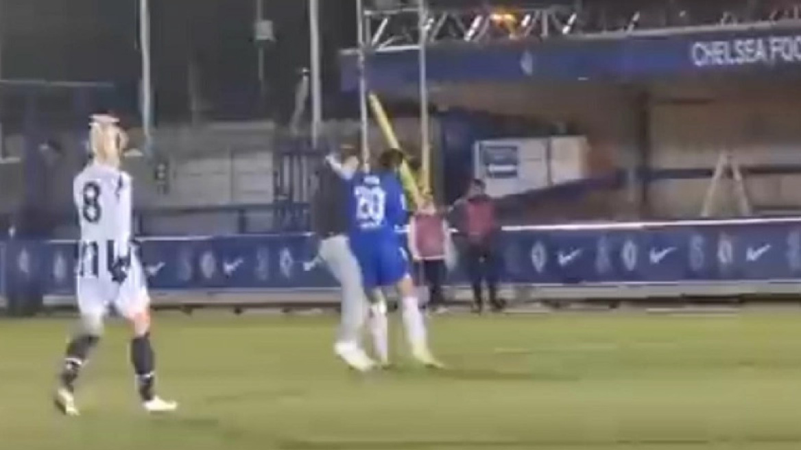 Τσέλσι: Η Σαμ Κερ σώριασε εισβολέα στο έδαφος και πήρε κίτρινη κάρτα! (Βίντεο)