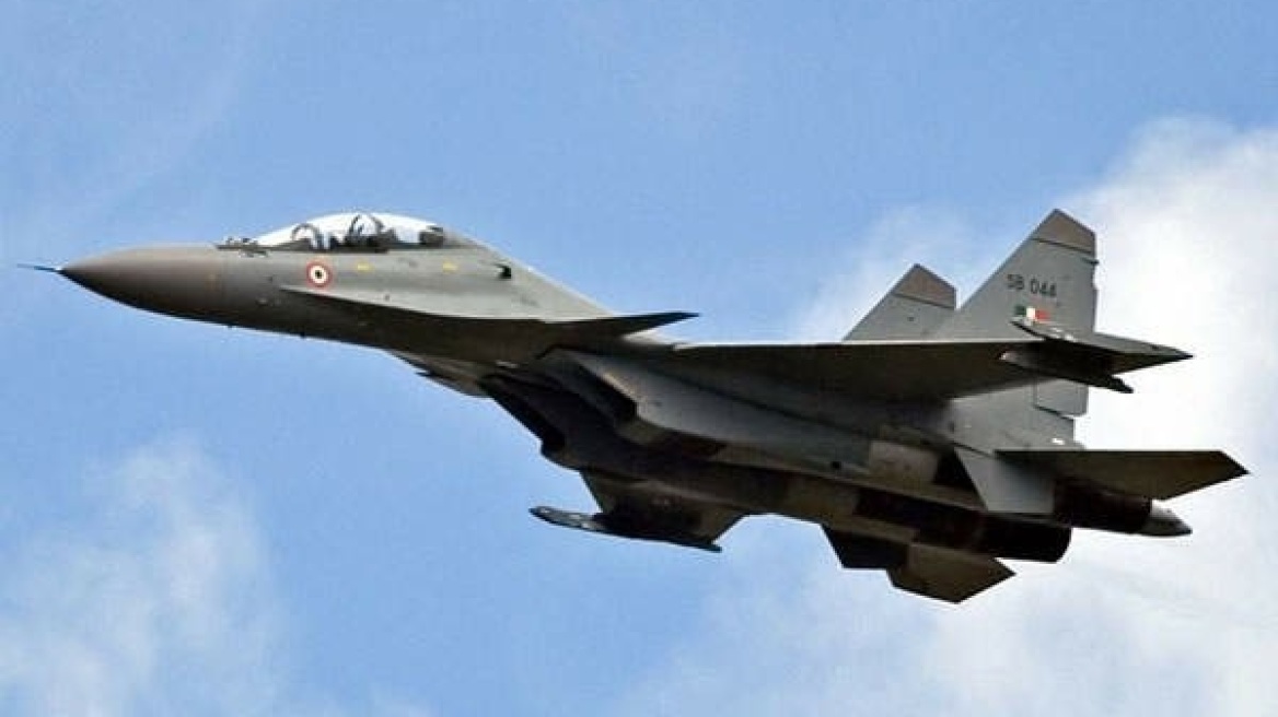 Ρωσικό μαχητικό Su-30 «συνόδευσε» αμερικανικό κατασκοπευτικό πάνω από τη Μαύρη Θάλασσα