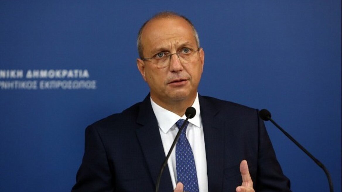 Απάντηση Οικονόμου σε Τσίπρα για την πρόσληψη ιερέων