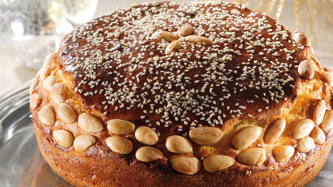 Πολίτικη βασιλόπιτα με μαχλέπι και μαστίχα