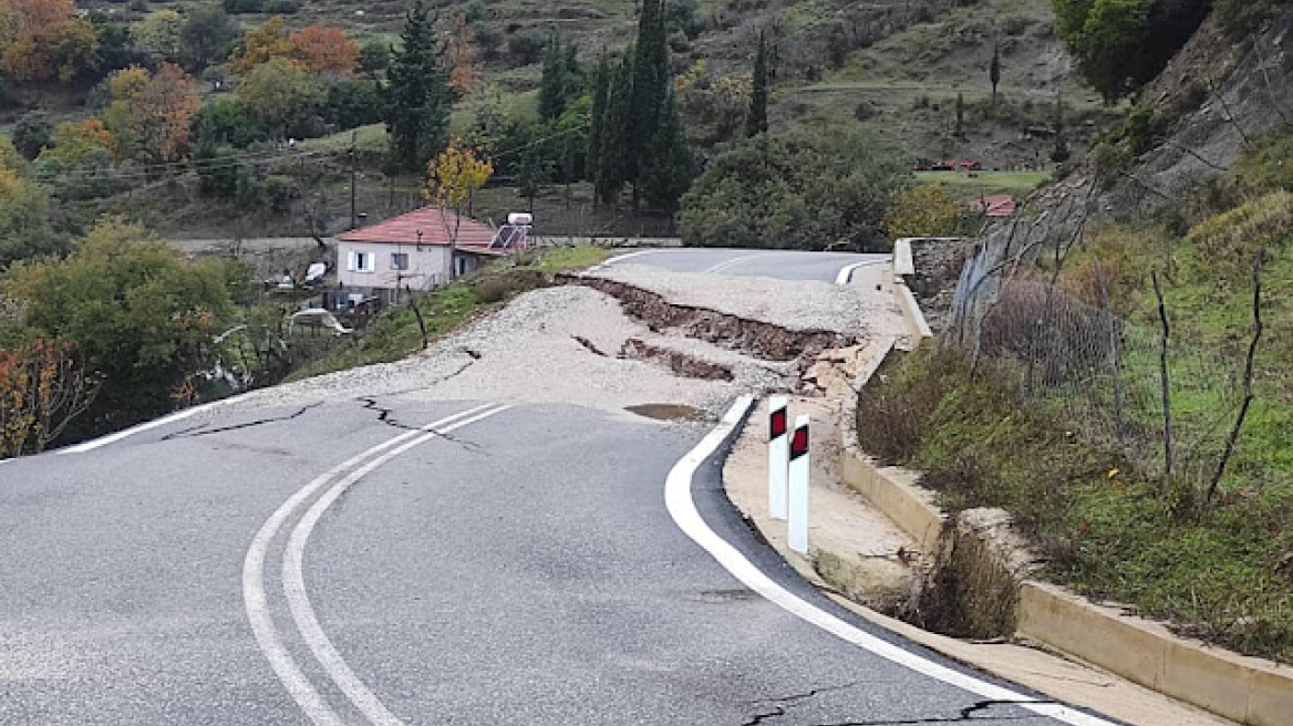 Μεγάλη καταστροφή από το πέρασμα της κακοκαιρίας στη Μακρυνεία Αιτωλοακαρνανίας - Δείτε φωτογραφίες