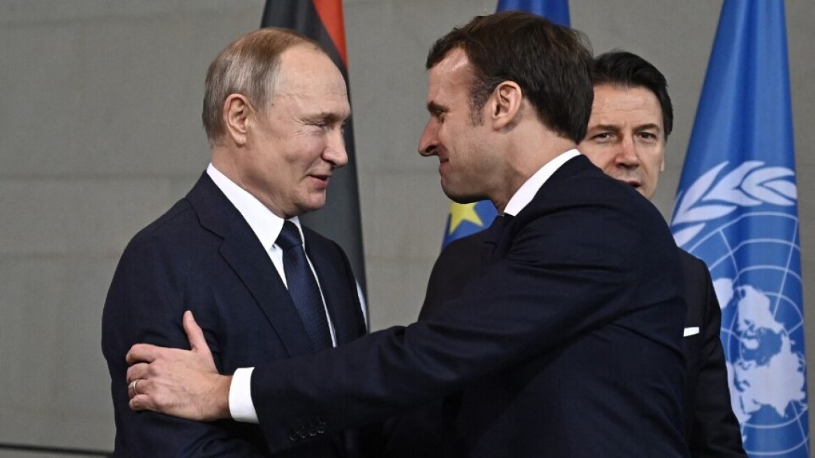 Πούτιν: Μίλησε τηλεφωνικά με Μακρόν - Ζήτησε να μη στείλει το ΝΑΤΟ εξοπλισμούς στην Ουκρανία