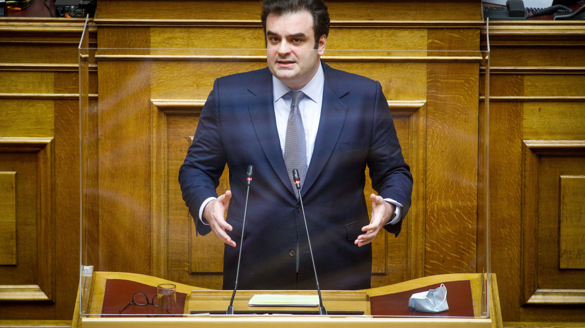 Πιερρακάκης: Το 2021 κάθε Ελληνας γλίτωσε 55 ουρές σε δημόσιες υπηρεσίες!