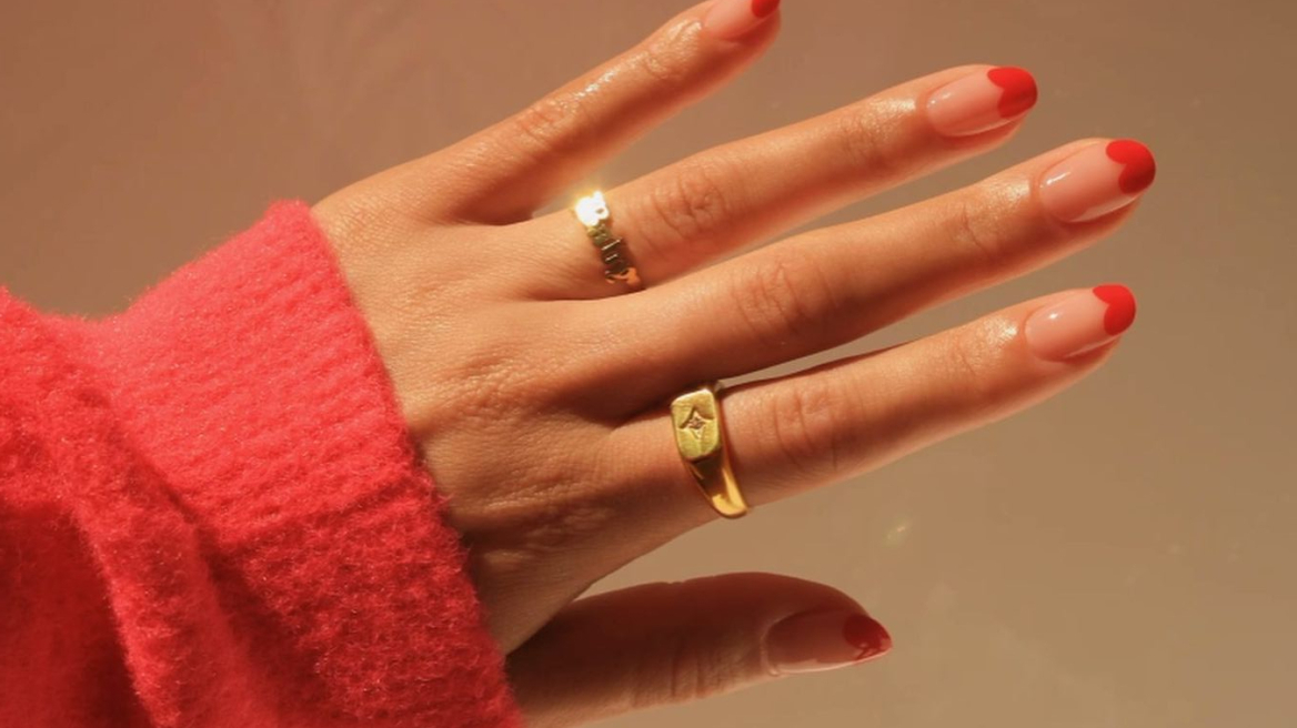 3 διαφορετικές (αλλά εξίσου εντυπωσιακές) παραλλαγές του γαλλικού μανικιούρ που πρέπει να δοκιμάσετε