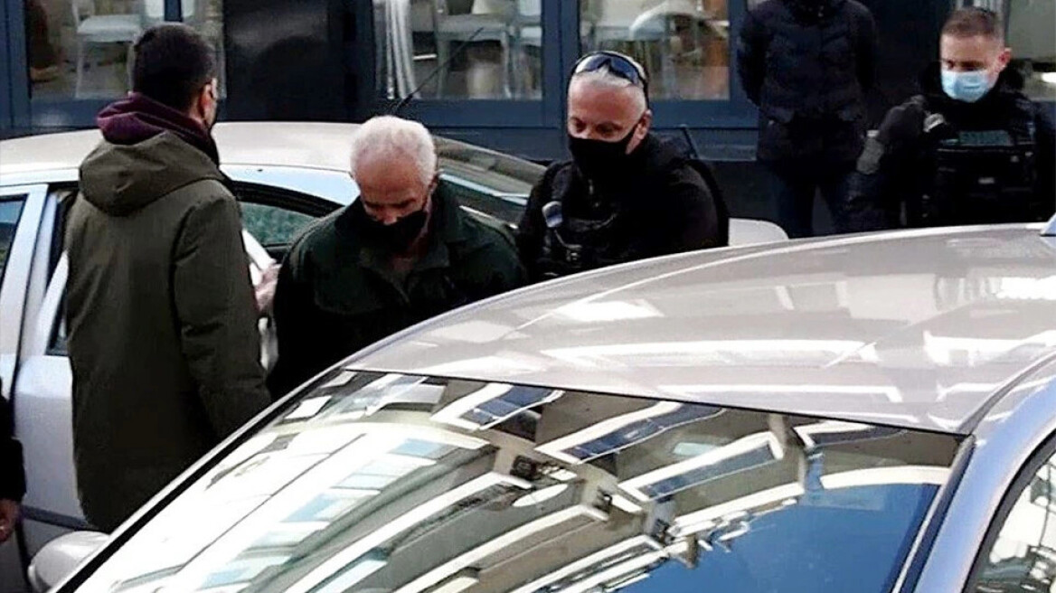 Γρεβενά: Ο μητροκτόνος δούλευε σε σχολείο ακόμα και μετά τη δολοφονία της γιαγιάς του!