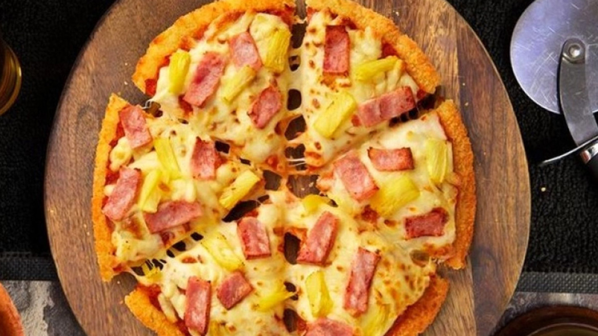 H πίτσα με βάση από σνίτσελ είναι το δώρο του 2021 στην ανθρωπότητα