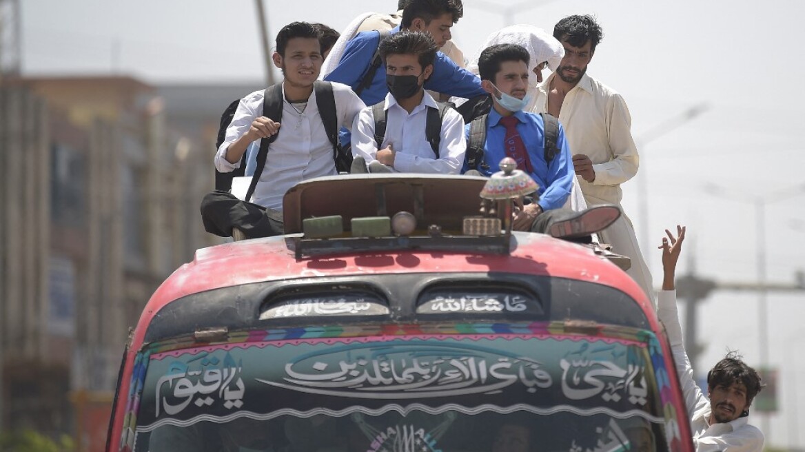 Πακιστάν: Λεωφορείο παρέσυρε και σκότωσε οκτώ ανθρώπους σε γαμήλια γιορτή στο Πουντζάμπ