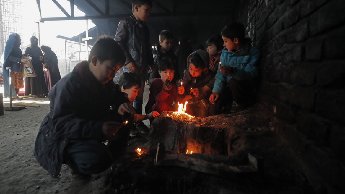 Ρωσία: Αερομεταφορά 36 τόνων ανθρωπιστικής βοήθειας στην Καμπούλ, απομάκρυναν 300 Αφγανούς πολίτες