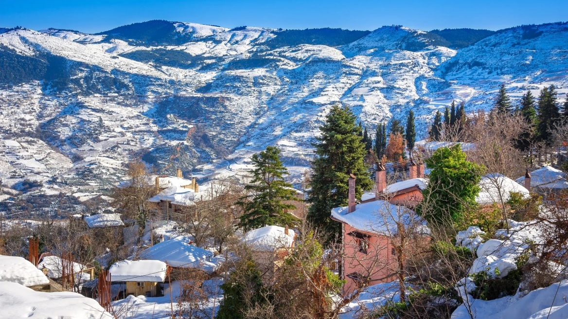 Η μαγεία των Χριστουγέννων σε 3 προορισμούς κοντά στην Αθήνα