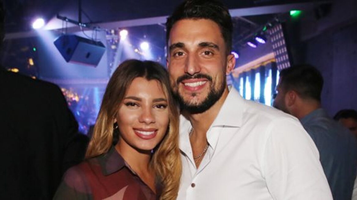 Ο Σάκης Κατσούλης σκέφτεται να κάνει πρόταση γάμου στη Μαριαλένα Ρουμελιώτη 