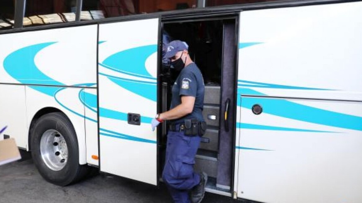 Μαθητές πέταξαν πέτρες σε λεωφορείο του ΚΤΕΛ Χαλκιδικής - Τραυματίστηκε ο οδηγός