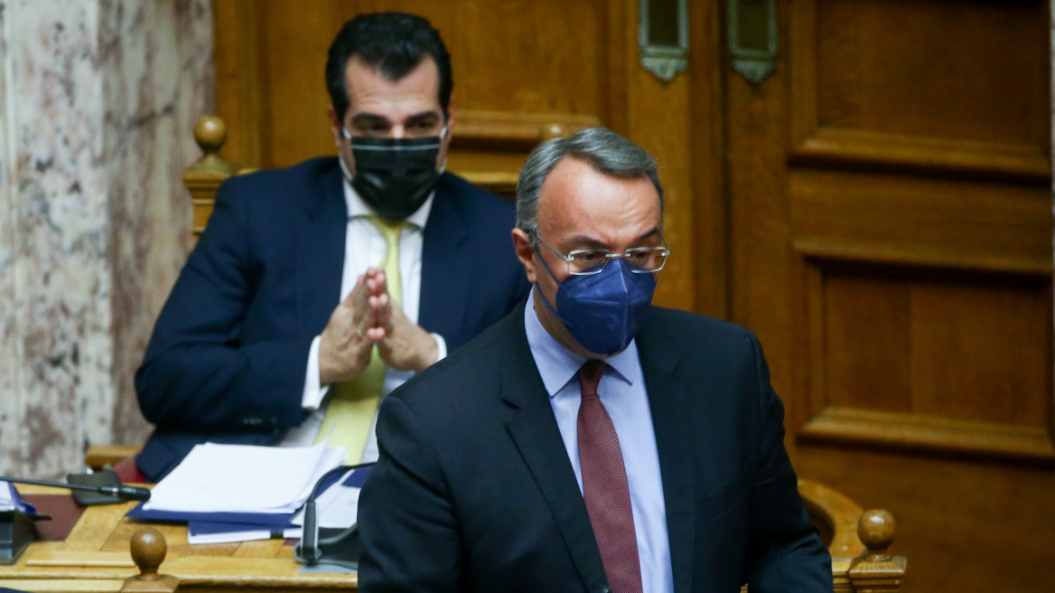 Σταϊκούρας και Πλεύρης παρουσιάζουν τις δωρεές για την αντιμετώπιση τη πανδημίας