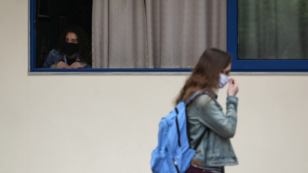 Κορωνοϊός - Λέσβος: Δεκάδες κρούσματα σε μαθητές - Ανοιχτό το ενδεχόμενο για μίνι lockdown