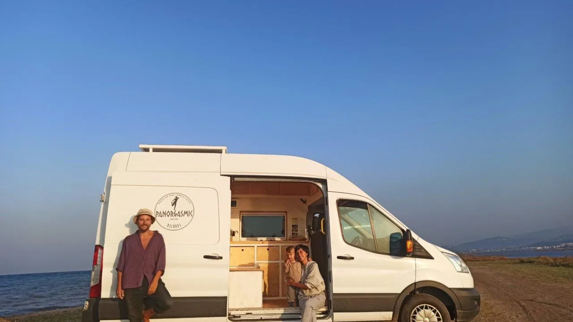 Τέσσερις Έλληνες εξηγούν πώς είναι να ζεις μέσα σε ένα βαν