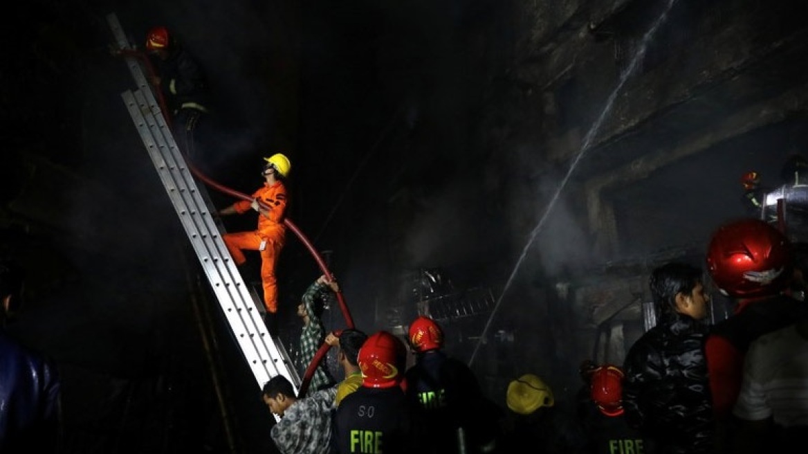 Τραγωδία στο Μπανγκλαντές: 37 νεκροί από πυρκαγιά σε φέρι 