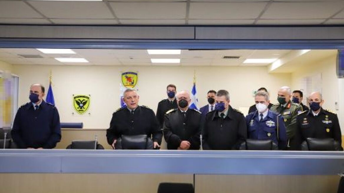 Στο Εθνικό Κέντρο Επιχειρήσεων ο Φλώρος για ανταλλαγή ευχών με τους ένστολους στα επιτηρητικά φυλάκια 