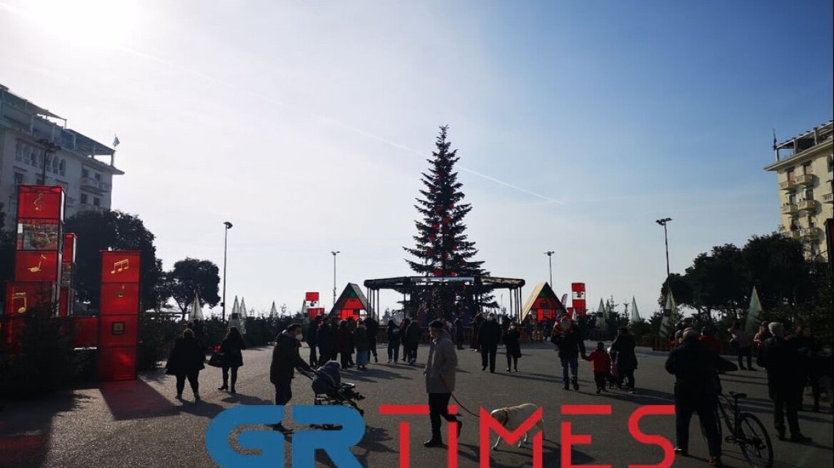 Στους δρόμους «ξεχύθηκαν» οι Θεσσαλονικείς ανήμερα των Χριστουγέννων