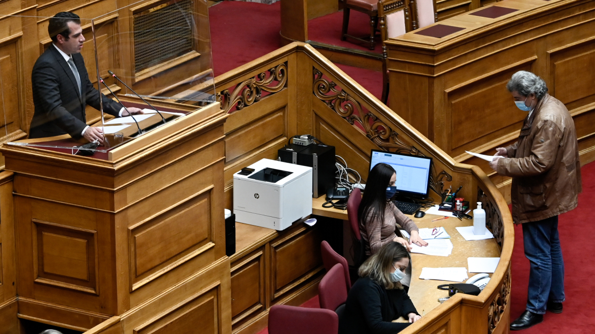 Νέα επίθεση Πολάκη στον Πλεύρη για τα μονοκλωνικά: «Είσαι γελοίος κι επικίνδυνος»