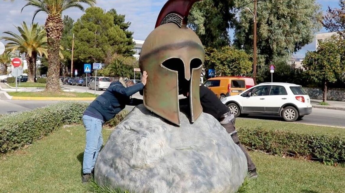 Στη θέση της η περικεφαλαία που εκλάπη από την Σπάρτη