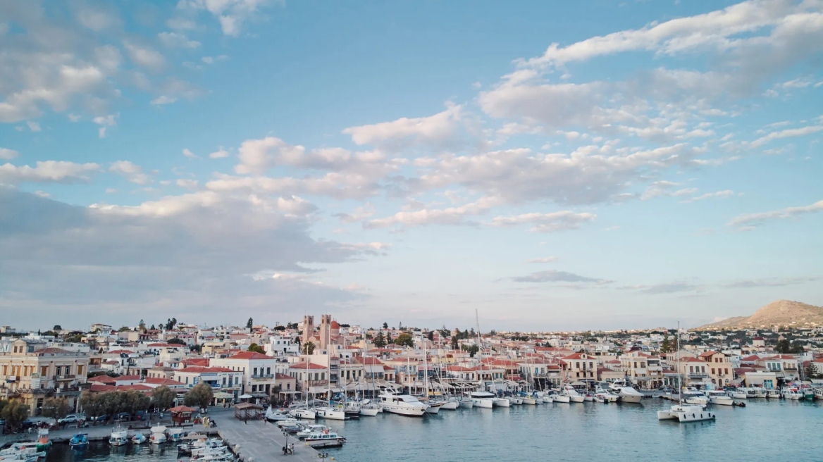 Περιήγηση στην Αίγινα – Τα νεοκλασικά κτήρια, τα φιστίκια και οι αρχαιολογικοί χώροι