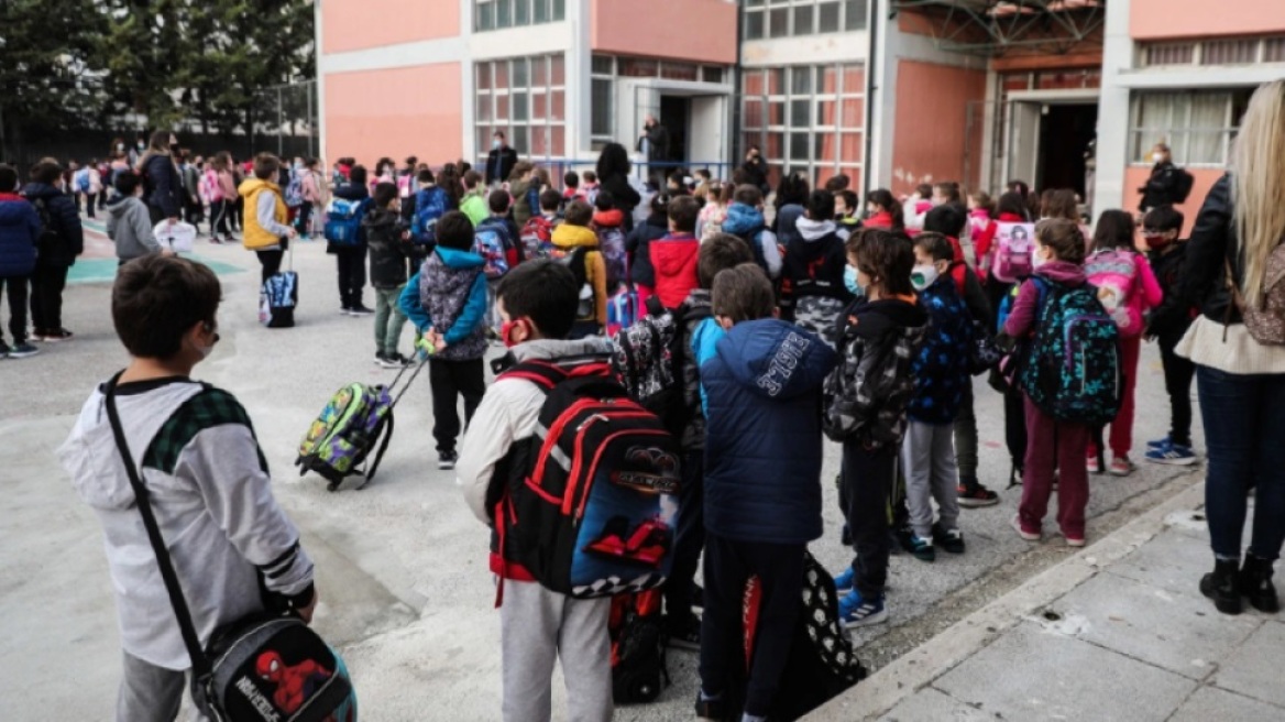 Κεραμέως: Μέχρι πέντε οι απουσίες λόγω γρίπης που δε θα μετρούν - Τι ισχύει με τον κορωνοϊό