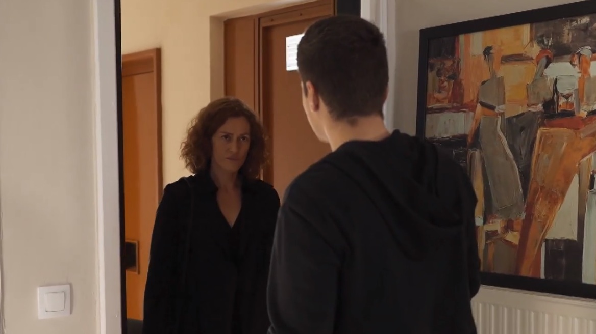  «Η Γη της Ελιάς»: Η Χάιδω εντοπίζει το σπίτι του Φίλιππου και της Βασιλικής και αποφασίζει να τους επισκεφθεί