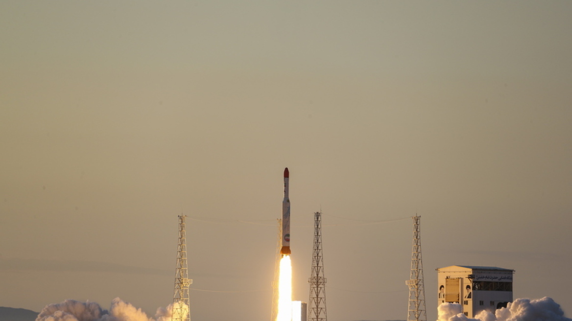 Το Ιράν εκτόξευσε με πύραυλο δορυφόρων τρεις συσκευές έρευνας στο διάστημα