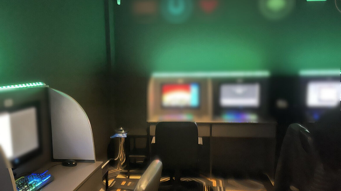 Έπαιζαν «φρουτάκια» σε Ίντερνετ καφέ στην Ηλεία