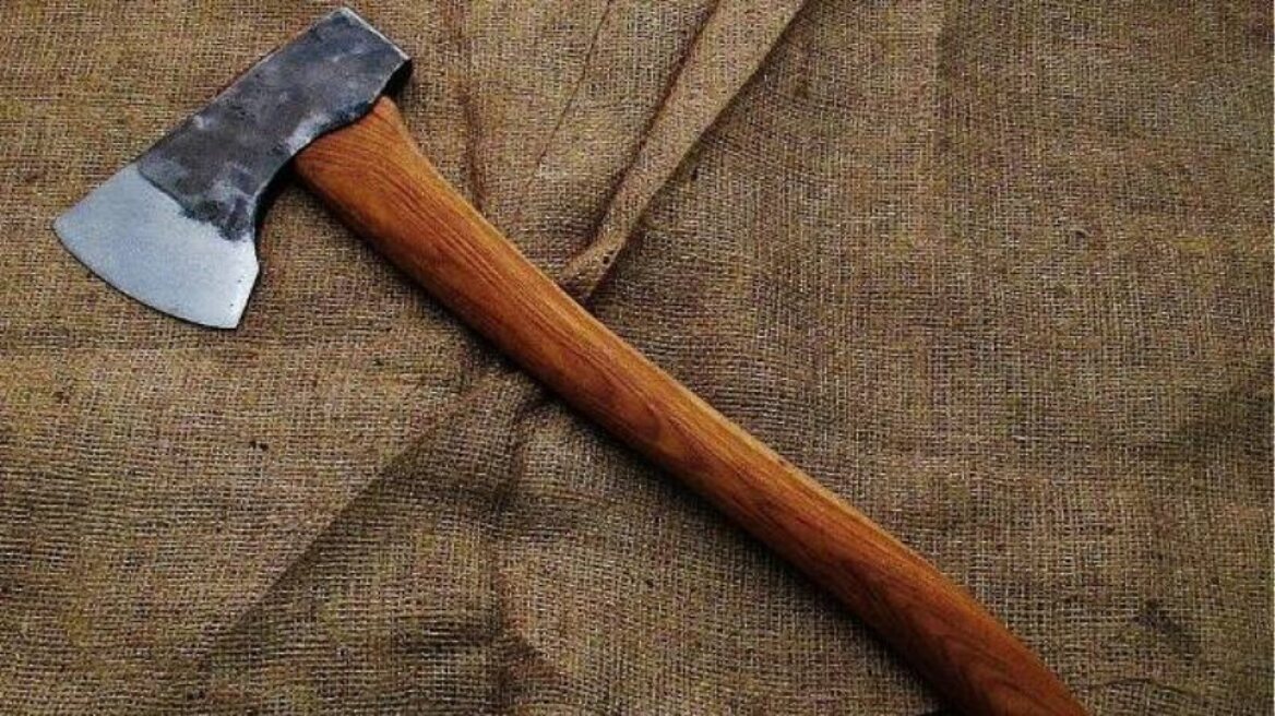 Ρόδος: Τον τσάκωσαν να κλέβει και τους επιτέθηκε με... τσεκούρι!