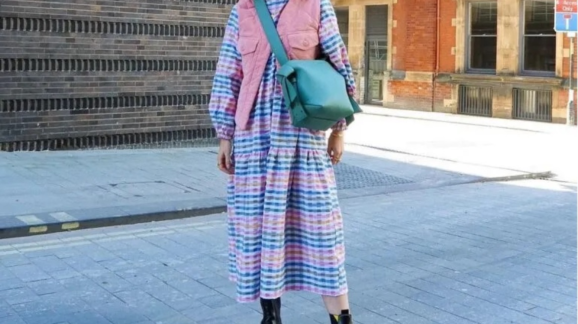 Chelsea μποτάκια και φορέματα: Εντοπίσαμε τους πιο φρέσκους συνδυασμούς