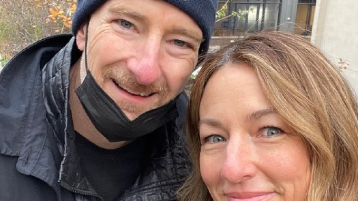 Η αληθινή αγάπη υπάρχει - Έκανε ξανά πρόταση γάμου στη γυναίκα του 25 χρόνια μετά (βίντεο)