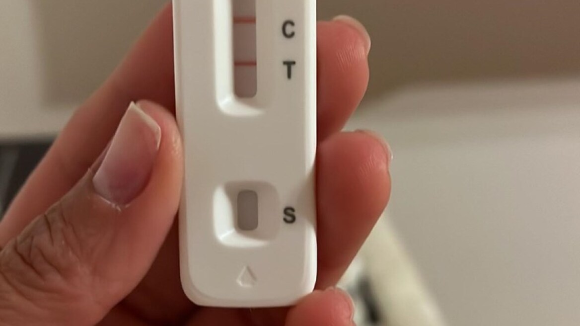 Κορωνοϊός: Πώς πληρώνεται από τον ΕΦΚΑ η αναρρωτική άδεια των εργαζομένων που νοσούν