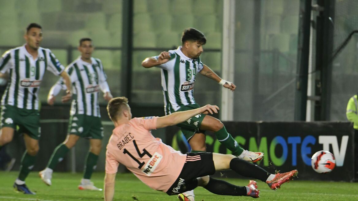 Αντίθετη με την διακοπή της Super League 1 η Cosmote TV