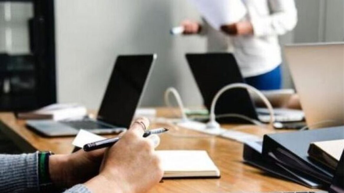 Με τηλεργασία θα λειτουργήσει και αύριο Παρασκευή το Δημόσιο